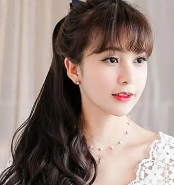 女生齐刘海马尾辫扎发发型款款清新又利落