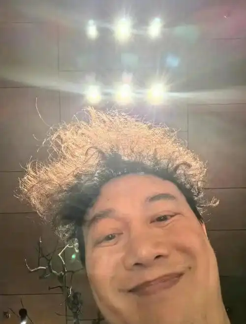 陈奕迅深夜发搞怪图,演绎"饿与饱",网友:求断更吧!