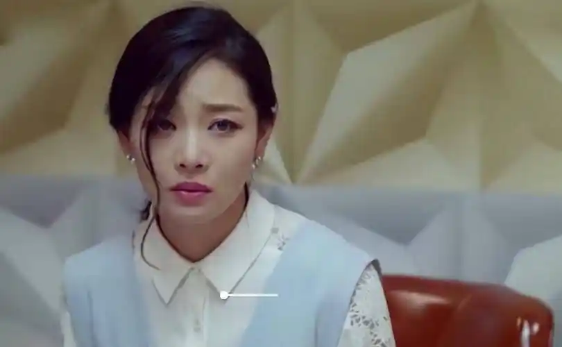 获奖的那一天王维维在微博中写道,"那些折磨我的现实,那些残酷的经历