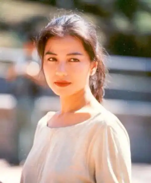 原创成龙刘德华对她爱慕,60岁魅力不减当年,钟楚红年轻时有多美?