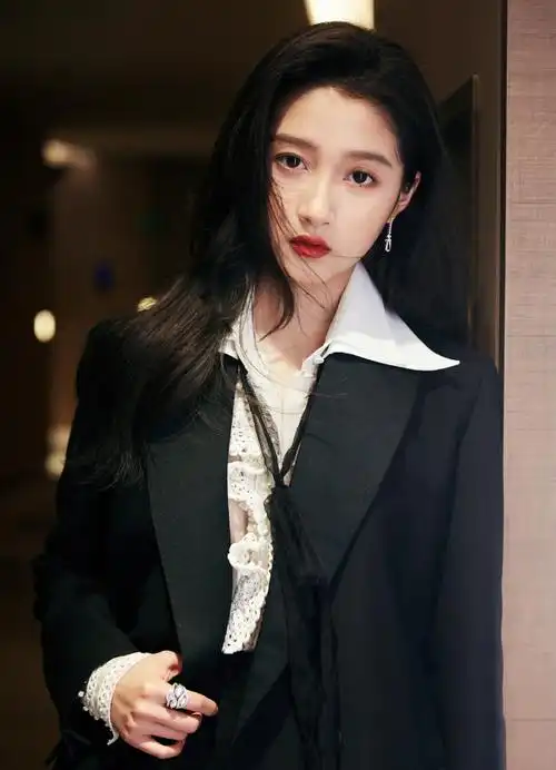 关晓彤西装造型