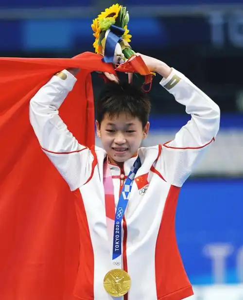 全红婵代表跳水女队一年内已夺5金207c动作连续炸鱼成唯一污点