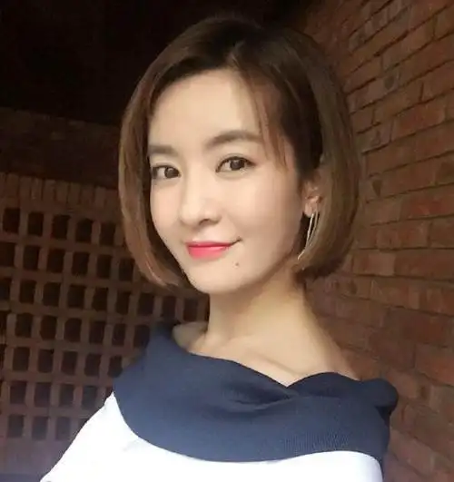 32岁李晟变假小子,李佳航微博评论撒狗粮,两人婚纱照曝光