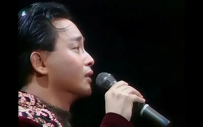 张国荣张国荣告别演唱会风继续吹ai修复