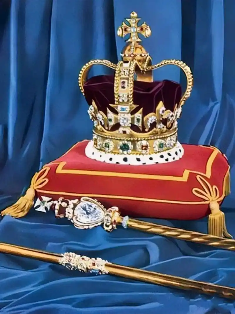 凯特王妃放弃英国女王的圣爱德华皇冠95.加冕皇冠(coron - 抖音