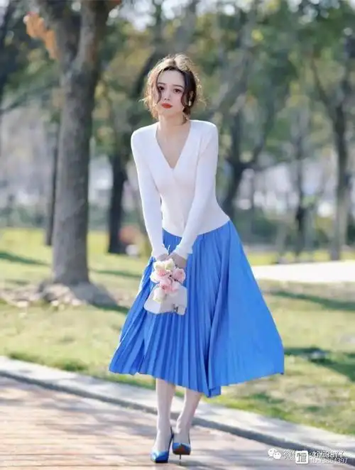 "蓝色衣服"怎么搭配才好看?19个思路穿出清冷高级感