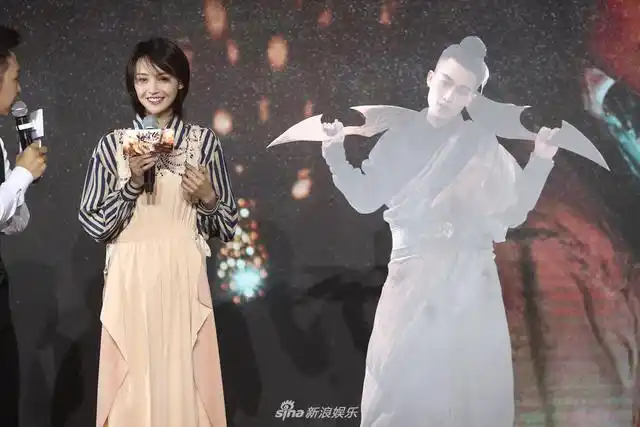 郑爽拍照搞怪小表情多又萌 新京报快讯(记者李桐)7月9日《悟空传》在