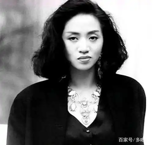 梅艳芳罕见黑白照,80后经典的记忆,她年轻时真美