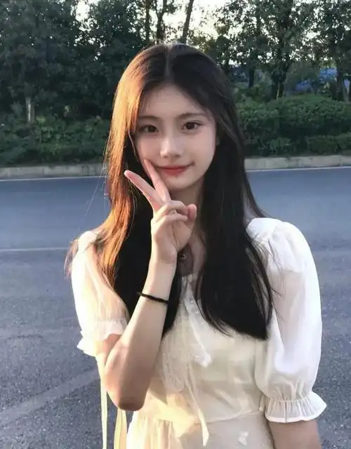 长发飘飘的小姐姐自拍美图合集分享展示