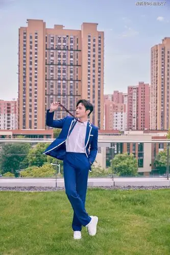 张彬彬蓝色西装写真合集