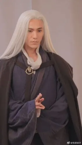 陈坤白发中陈坤饰演的晴明的白发造型来啦!