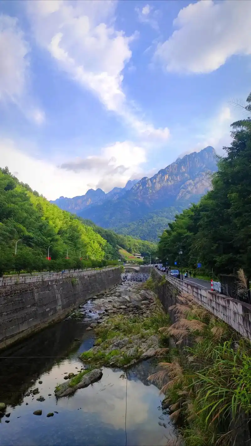 黄山一日游.#登黄山天下无山 #旅行 #登上山顶看美景 #登 - 抖音