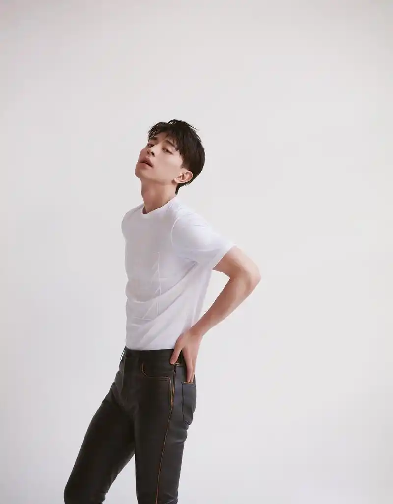 邓伦madame figaro7月刊内页大片.