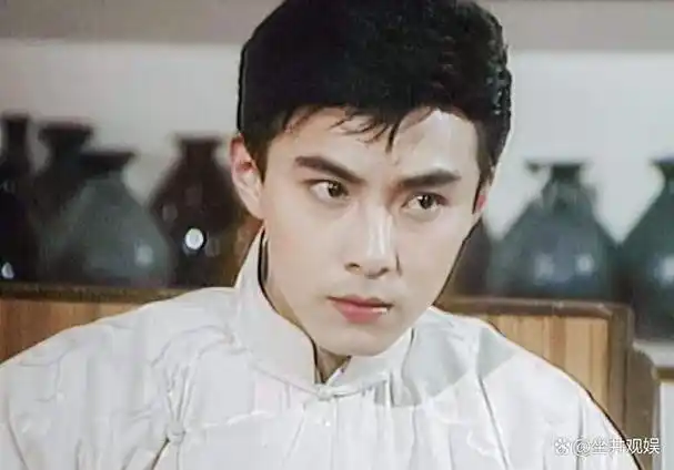 18岁黄渤忍了,18岁沈腾也忍了,看到18岁的雷佳音我真忍不了了!