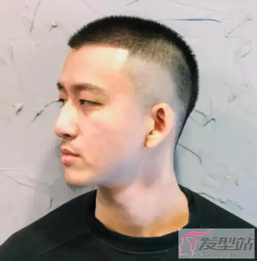 1一3岁短发男宝宝寸头酷炫帅气的男孩发型第1款:寸头发型look1:寸头