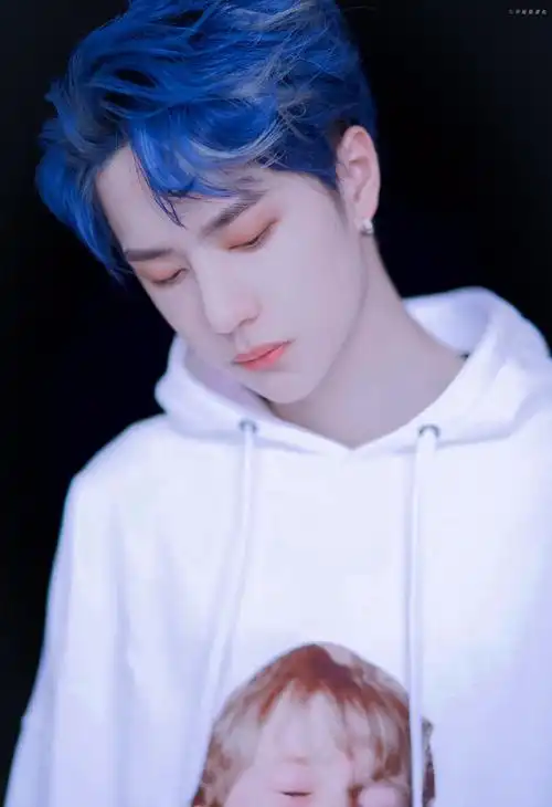 黑白搭配造型#王一博神仙发色合集~任何发型发色都能轻松驾驭惊艳眼球