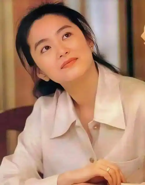 一代佳人林青霞:年轻时真是惊艳了时光,美得清丽脱俗