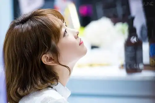 朴宝英 扬起头的一小只可爱