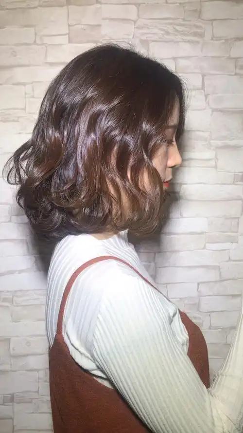 改变发型#下半年最流行齐肩锁骨烫,关注我给你设计发型