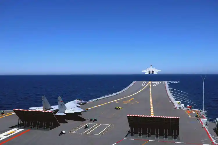 情系巨舰闯大洋——来自海军山东舰高级军士群体的报告_山东舰航母