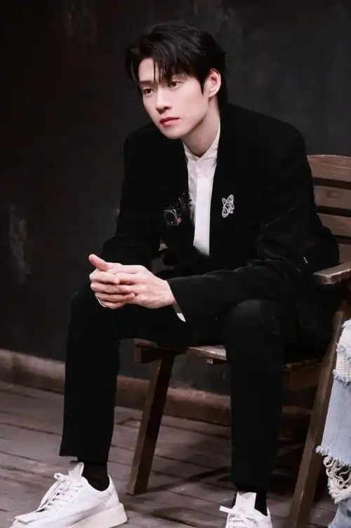 魏大勋壁纸勋总的美貌艳姐的荣耀