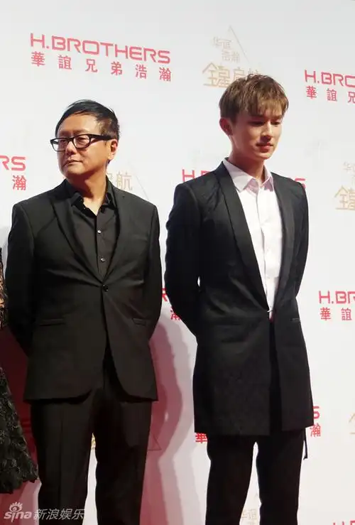 1 / 8 新浪娱乐讯 华谊兄弟举办战略发布会,当天华谊旗下新生代男演员