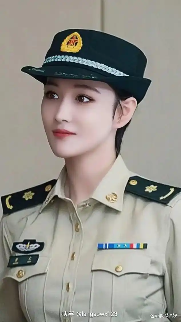 看穿军装的女明星有多美