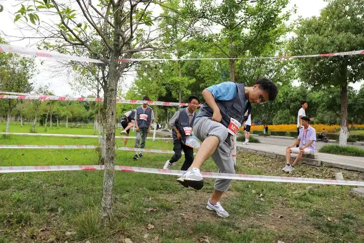 红动成理迎建党百年定向运动展师生风采我校举办成理杯校园定向运动