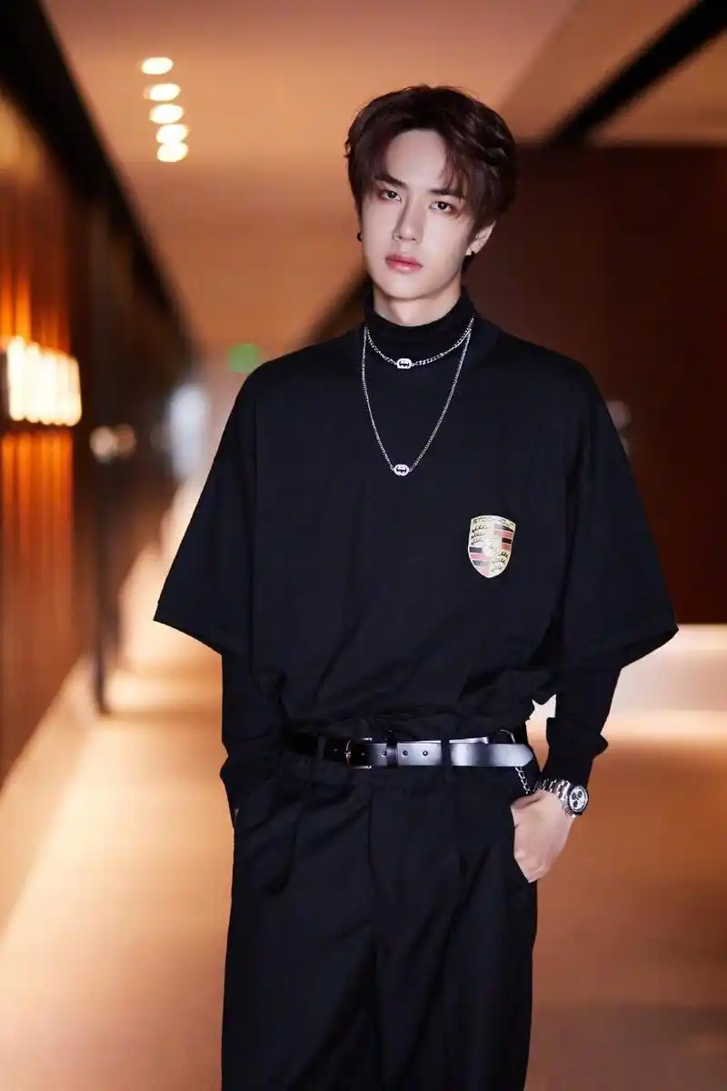 王一博最新帅气写真