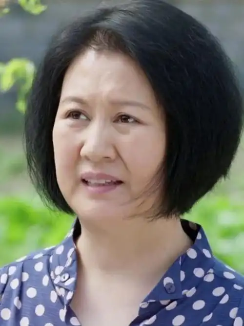 春晚常客黄晓娟结婚37年很低调儿子军校毕业有骄傲也有愧疚