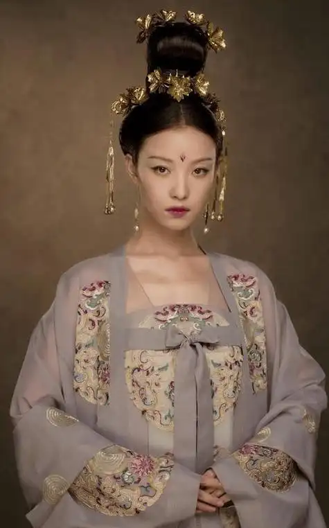 2020年,倪妮和刘诗诗一同主演了电视剧《流金岁月》,倪妮在剧中的表演