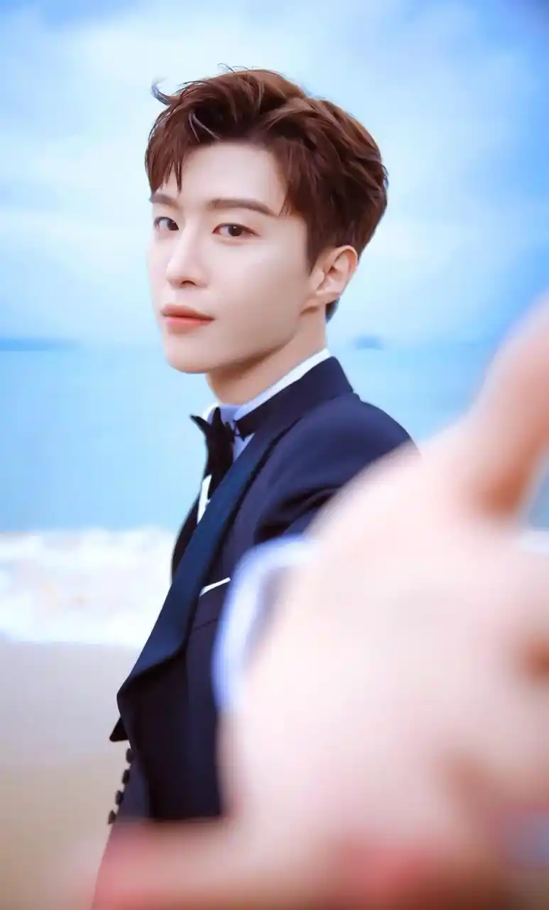 来和@范丞丞 说早安,开启元气满满的一天吧