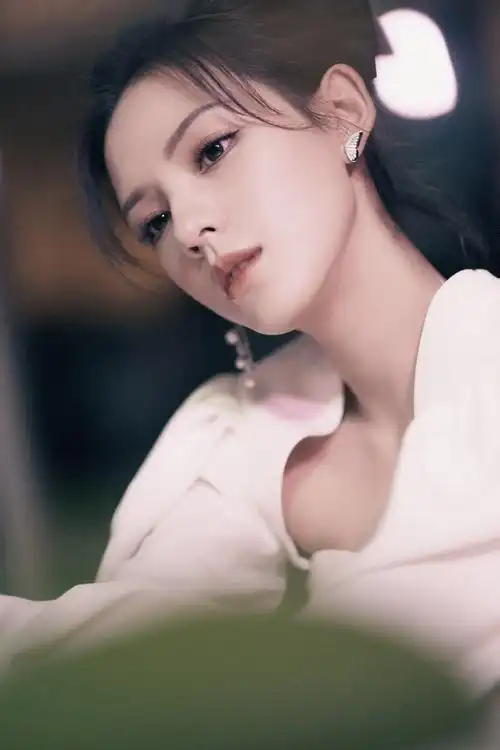 张予曦白衣仙气优雅写真图片