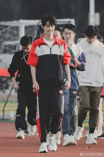 肖战能不能麻烦你接个可以穿校服的角色,也为校服正正名,不.