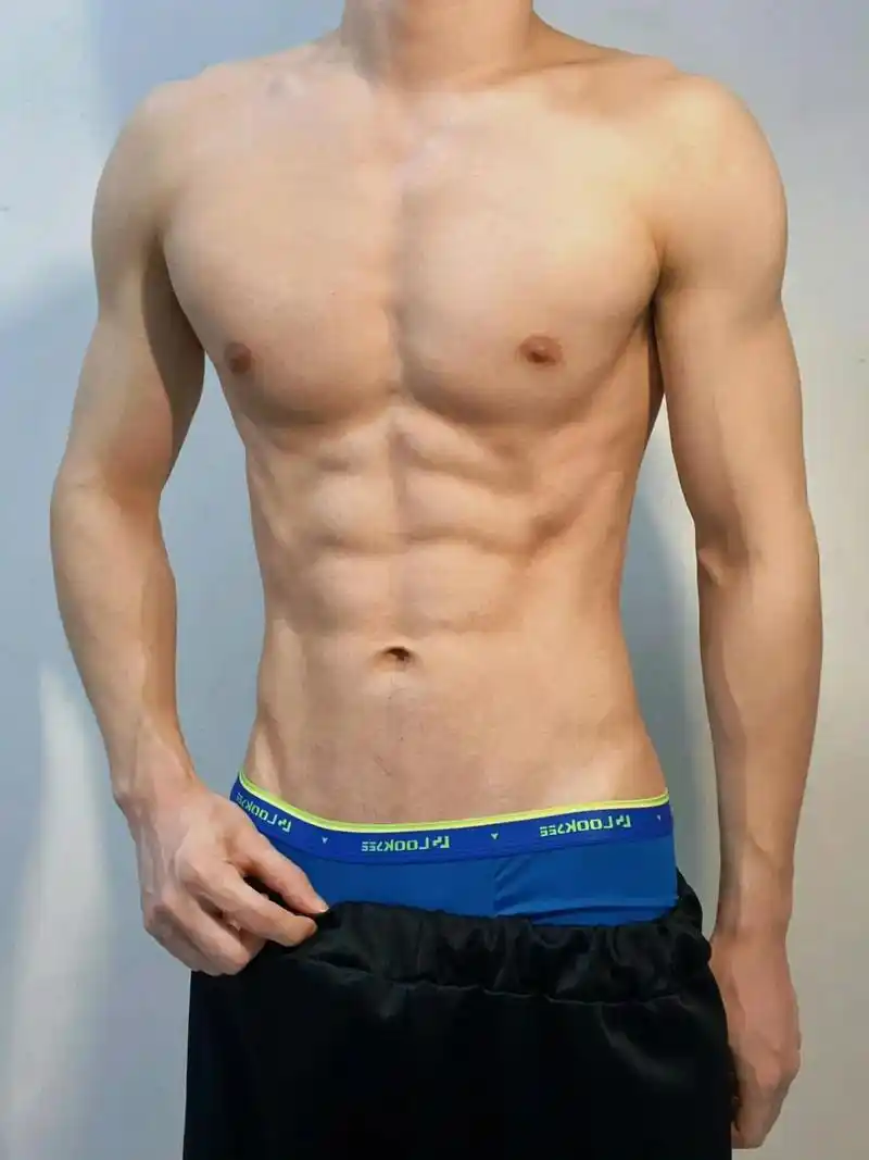 彩虹96 #腹肌  纯情男大! - 抖音