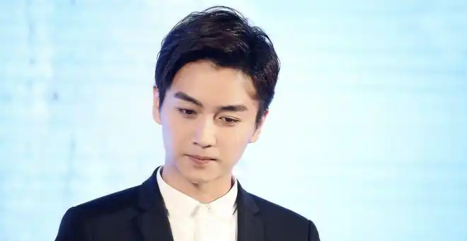 给2022年进步最大的8位男演员排个名靳东第8王骁第4