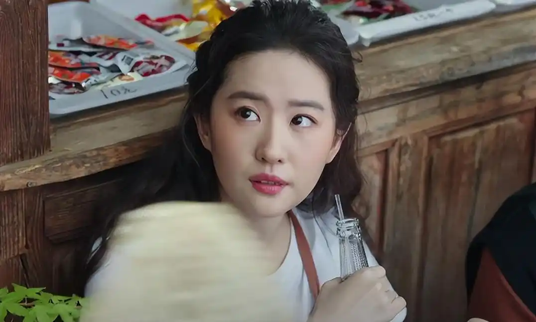 吃得越狠演技越稳!刘亦菲"吃花卷",能让多少女演员脸红?