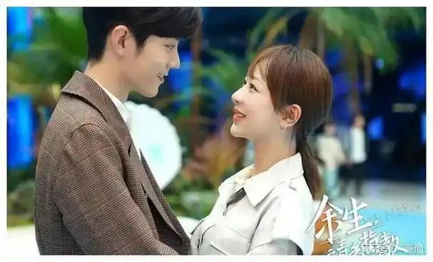 肖战,杨紫情感纠葛,网友围观热议,引发深度讨论!