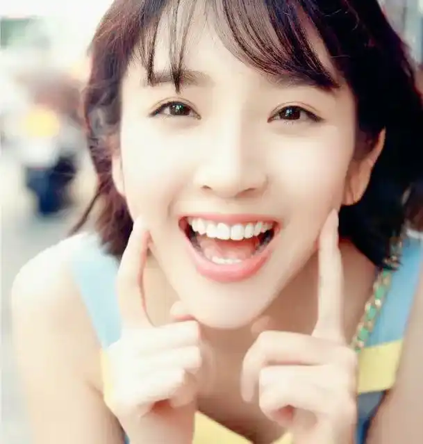 那些笑容格外灿烂迷人的女星