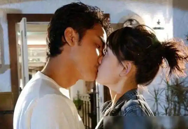 互相讨厌几乎没交流,拍出的戏却甜得要命,陈乔恩明道什么鬼?