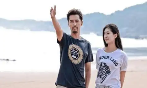 胡歌王晓晨今天官宣领证 网友疑惑两人是什么时候在一起的-爱妻自媒体