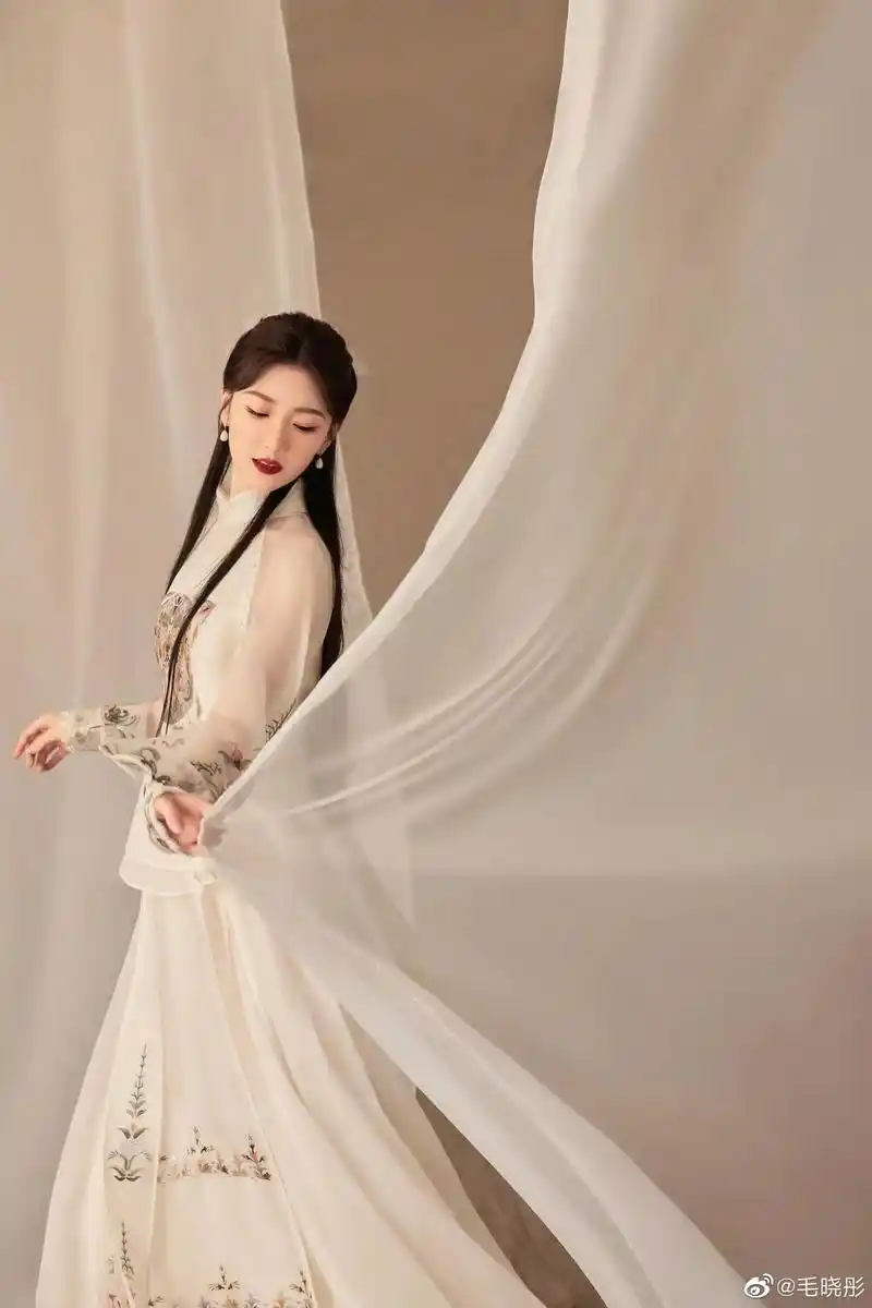 毛晓彤古装照曝光,太惊艳了