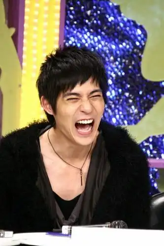 娱乐明星狰狞笑容盘点 谁的笑容最夸张?(暴笑)