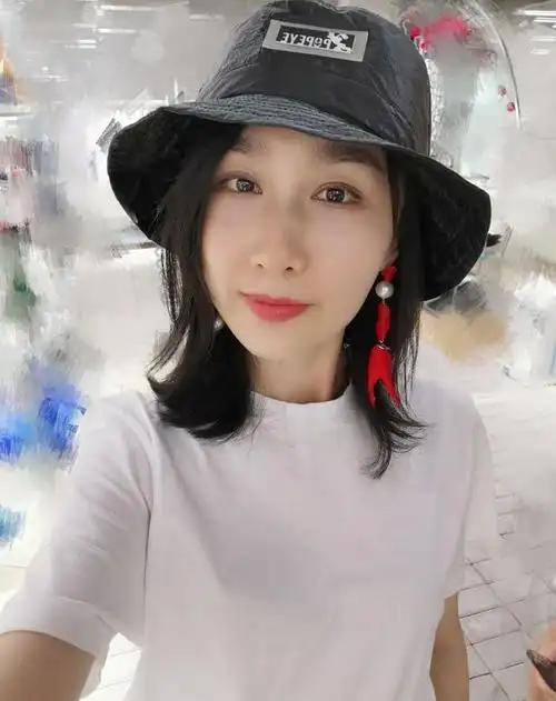 雷佳音妻女比赛压腿母女俩柔韧性超好翟煦飞抬头一笑撩人心扉