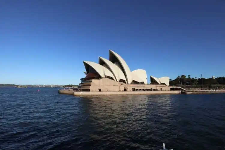 全澳大利亚最具辨识度的建筑与"世界七大奇迹"之一,也是世界著名表演