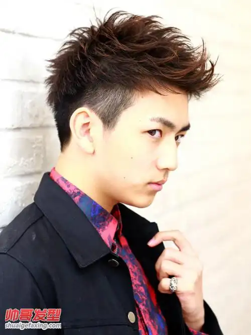 男生日式飞机头图片 蓬松立体的男生飞机头(2)-飞机头发型-帅哥发型网