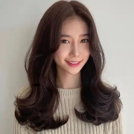 2021年秋冬流行的五款烫卷发 - 北京辉艺美发学校