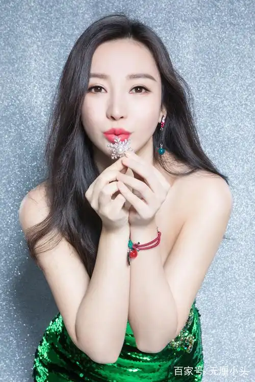 性感女神新四大美女之一柳岩