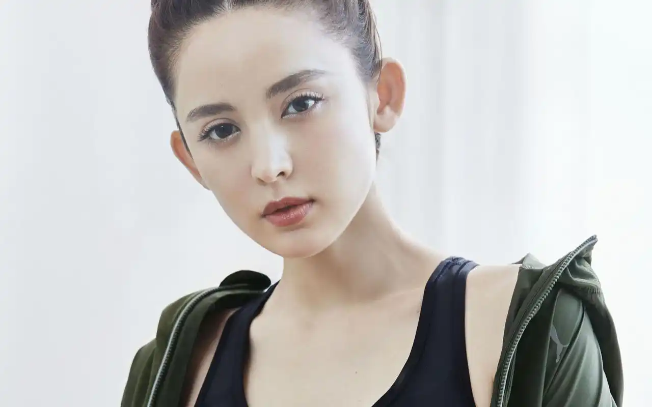 古力娜扎代言写真高清电脑壁纸