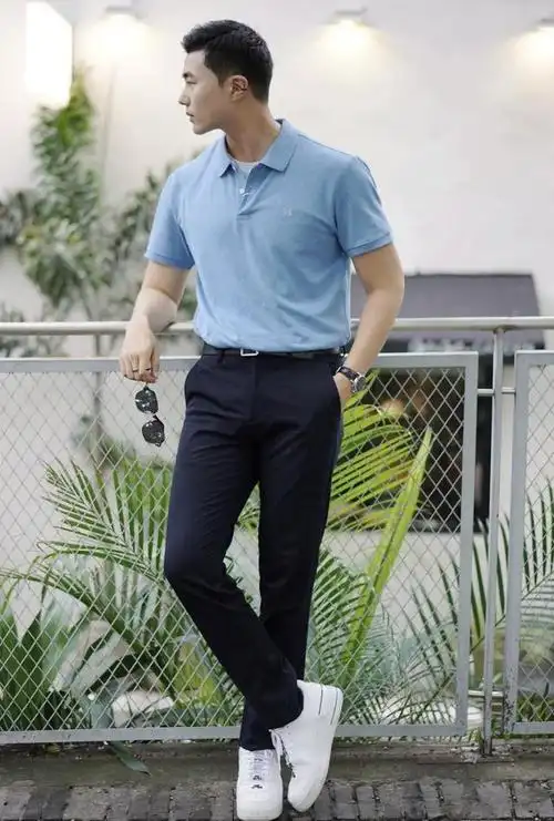 作为日常鞋款穿搭可谓是百里挑一的选择,与服装搭配无违和感,简约干净